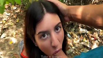 Sexo oral selvagem ao ar livre com estranho e facial na Katty