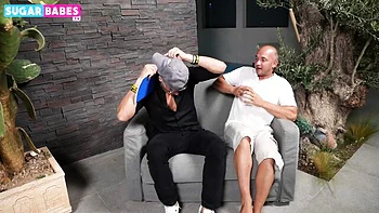 Sugar Babe grega com bunda enorme no casting
