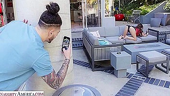 Amiga morena da minha madrasta rebola a bunda no pau grande