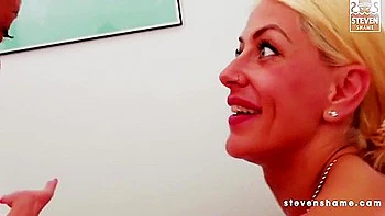 Agente europeu de casting fode 3 gostosas em público e em casa