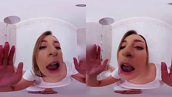 Блондинка в VR: минет, догги и наездница