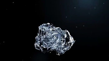 Milka graciosa e Denis em brincadeira louca com xixi