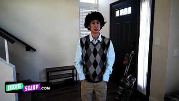 Große Titten MILFs ficken Stiefsohn im Gruppenfick