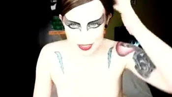 Loira negra se masturba com peitos grandes na webcam