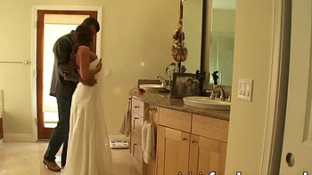 Designer de vestido de noiva fodendo a noiva hardcore