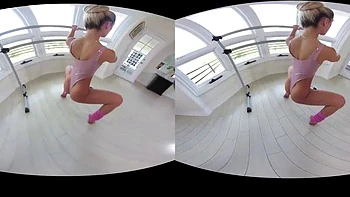 Abella Danger трахается наездницей с игрушками в POV