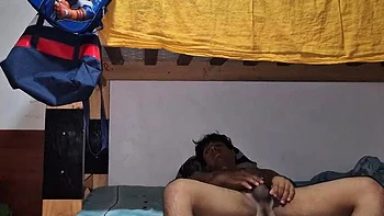 Meia-irmã latina tatuada, creampie barulhento em POV caseiro