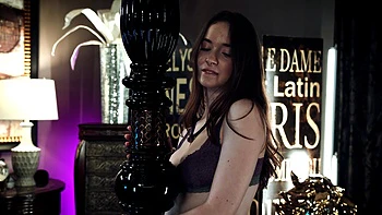 Hazel Moore morena folla a Madison en posición vaquera al revés