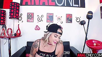 Misty Meaner se fait enculer profondément dans son gros cul