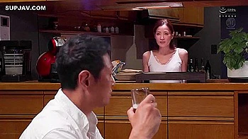 Mariko Furuto em safado caso com jovem e creampie