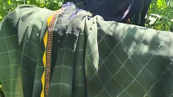 Belle-mère baisée dans le champ de moutarde par Low Ko Jamai