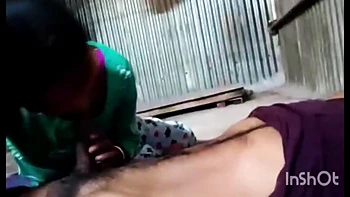 Irmã de criação engole meu pau fundo, gozo na boca dela