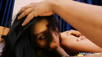 Milf desi faz boquete profundo e mexe a bunda