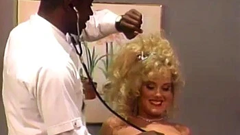 Louise Hodges baisée au BBC en levrette et missionnaire