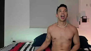 Latina Amateur Striptease gibt Blowjob und Handjob