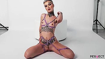 Loira magra Tabitha Poison fodida anal com brinquedos