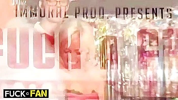 Topanga Fox rubia y morena 69 y follada grupal