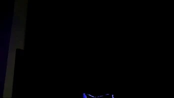 Süße Blondine fickt sich alleine