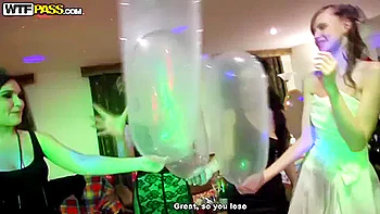 Adolescentes gostosas 18+ chupando e orgia louca