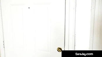 Sara Jay milf lésbica com bunda enorme fodendo forte