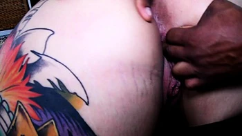 Santana Red gibt Hardcore-Blowjob beim Yoga mit Interracial-Fick