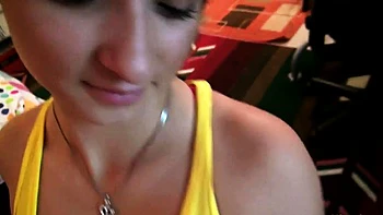 Jovem vadia morena leva uma foda pesada