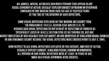 Любительская МИЛФ Трахнута Анально с Кончей Внутрь в Групповухе