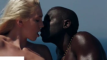 Мулатки трахаются: минет, сзади и наездница