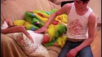 Priscilla chupando, fodida de quatro e missionária