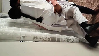 Indisches Mädchen wird zum ersten Mal hart anal gefickt