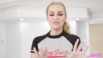 Блондинка Блейк давится огромным членом перед жестким трахом