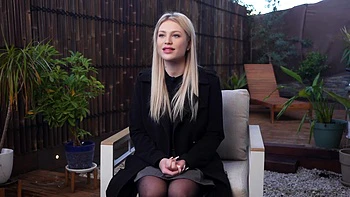 Cristal Tras el Striptease, Premiada con Grandes Tetas