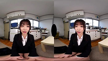 Morena japonesa de látex e meias com fetiche por pés