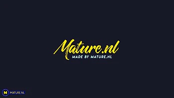 Gilf de 54 años Yelena Vera disfruta del servicio sexy del botones