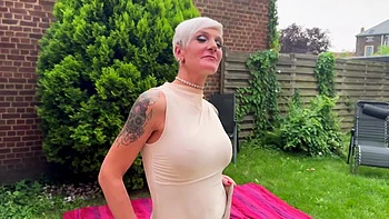 Milf francesa Alrox adora sexo a três