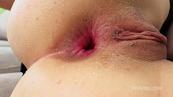 Lateinische wird brutal gefickt: DP, Anal, Creampie