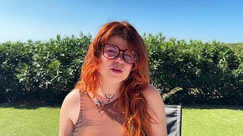 Alyson eilt zu Marie für Lingerie-Spaß mit Toys