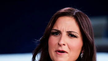 Wifey Ryder wird von 2 schwarzen Schwänzen gefickt