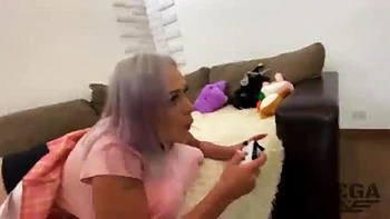 La hermanastra recibe creampie a cuatro patas