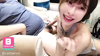 Chinesisches Amateurlesben-Blowjob Doggy Missionar