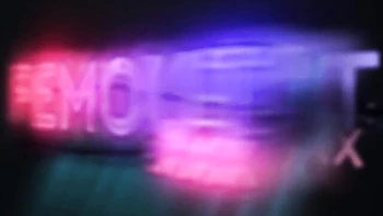 Tgirl fofa Tootsie se masturbando de saia