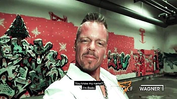 Mãe safada Priscilla exibe peitos grandes na rua