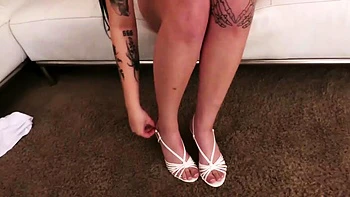 Скарлетт Роузвуд и Кэтрин Найт жарят тугое анальное