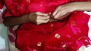 Деси в сарее грубо трахнули и пальцами ебали