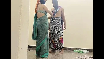 Esposa muçulmana de hijab fode marido afeminado na gaiola de castidade