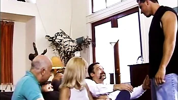 Anal provocante em trio com milf e swingers quentes