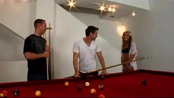 Coño con chaqueta acolchada follado anal, blowjob, perrito y vaquera