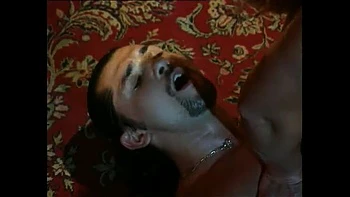 Deborah Valentine leva duas porradas grossas no cu loiro