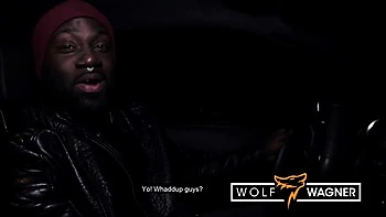 Alemã Zeyna chupa pau e recebe gozada no rabo