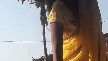 Behaarte Desi Padosan macht ihn langsam geil mit natürlicher Figur